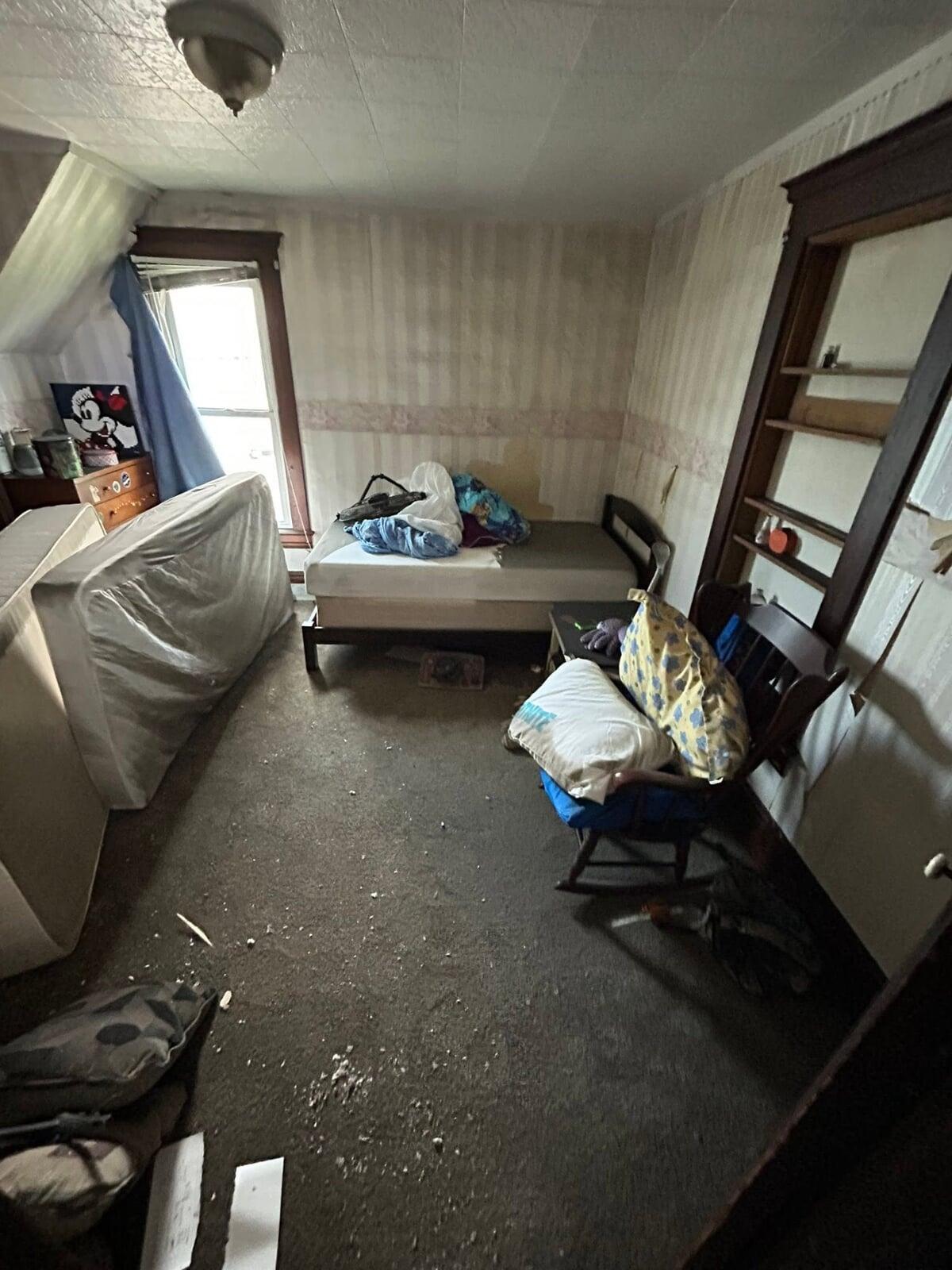 Interior clutter